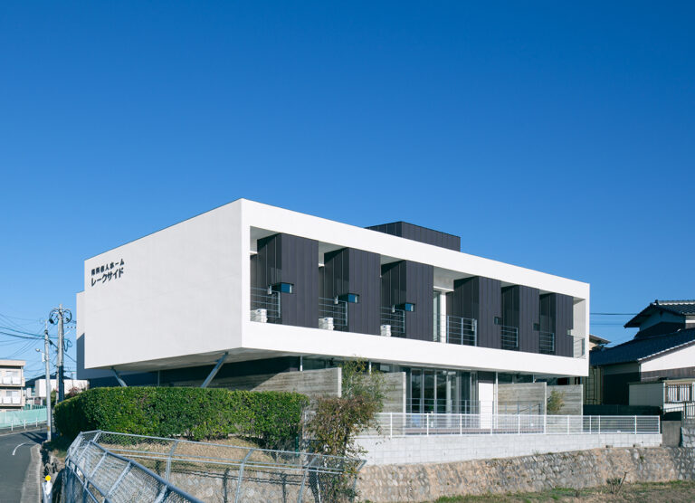 有料老人ホーム　レークサイド